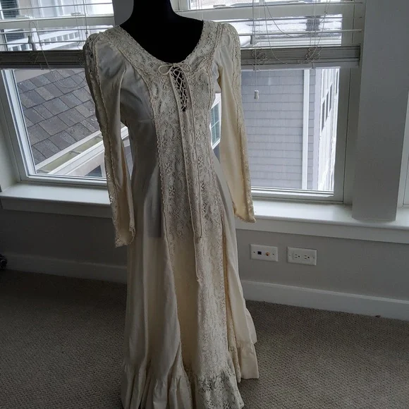 Gunne Sax Dresses | Gunne Sax / Black Label 60s Cream Cotton & Lace Boho Maxi Dress | Color: Cream/White | Size: *5 See Measurements | C_Est_Lavie's